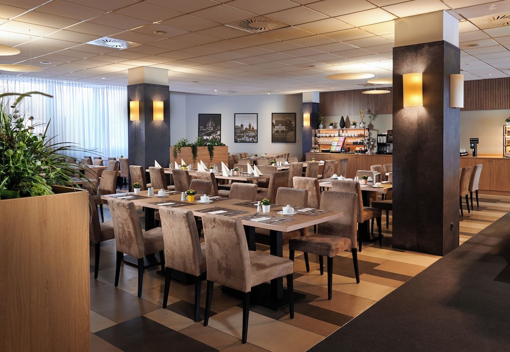 Novina Hotel Sudwestpark Nurnberg 54/68