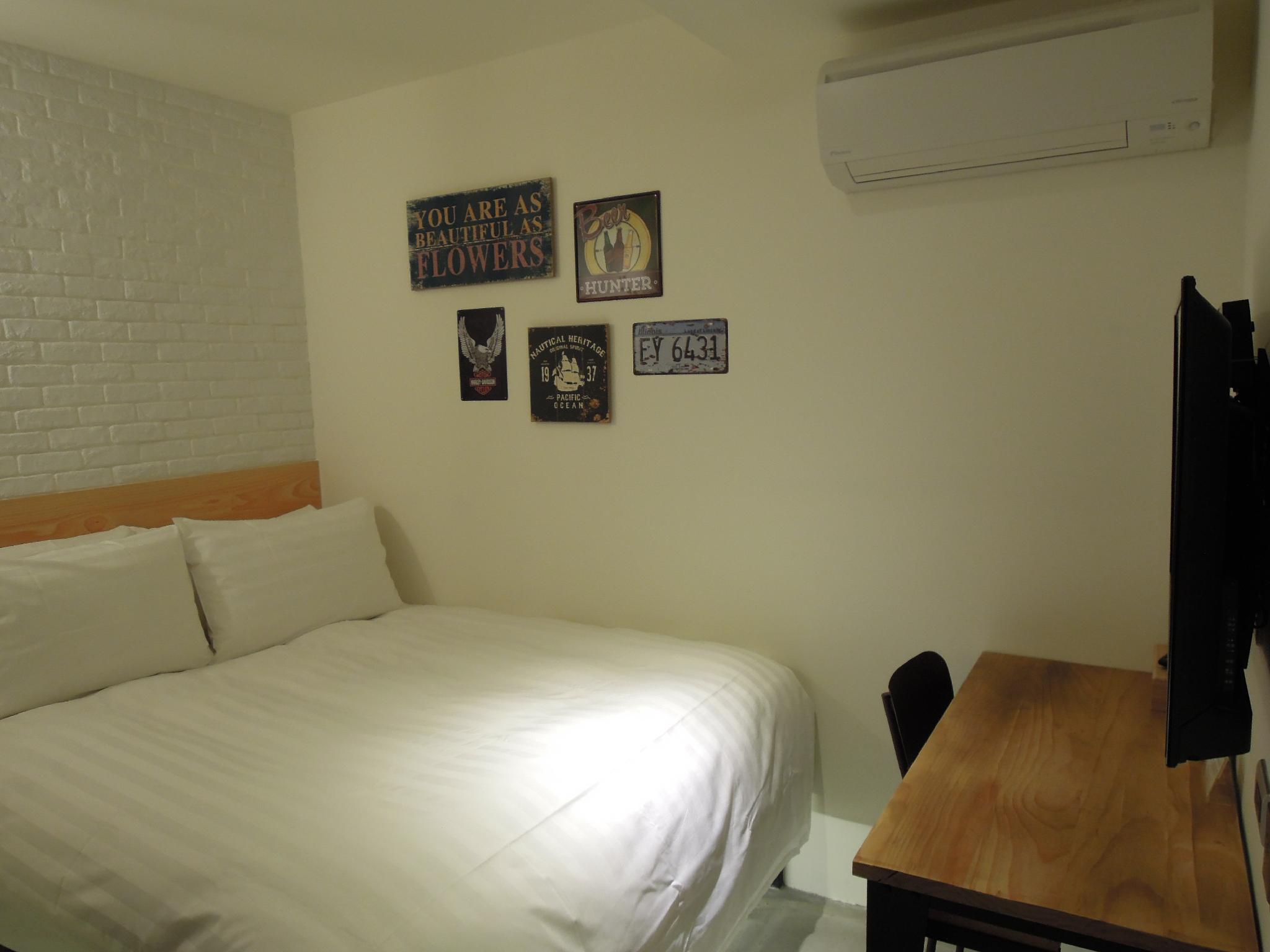 ROOM, DOUBLE BED