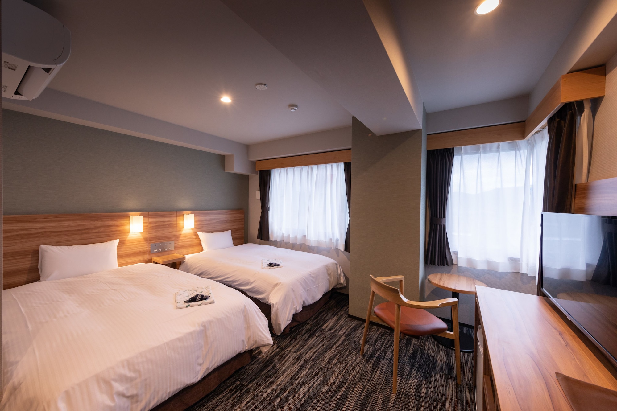 Deluxe, Twin Beds, Annex
