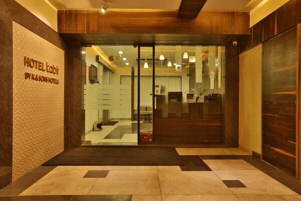OYO Rooms Thaltej SG Highway 27/51