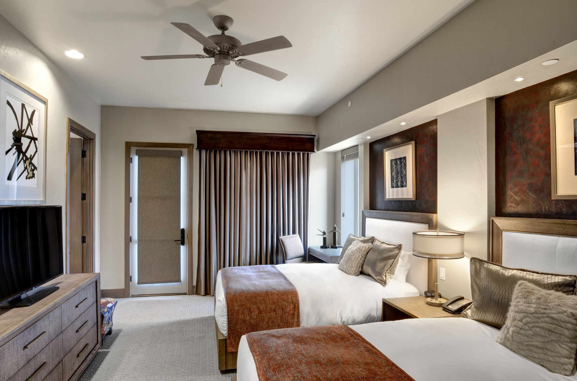 cottage, 2 queen beds