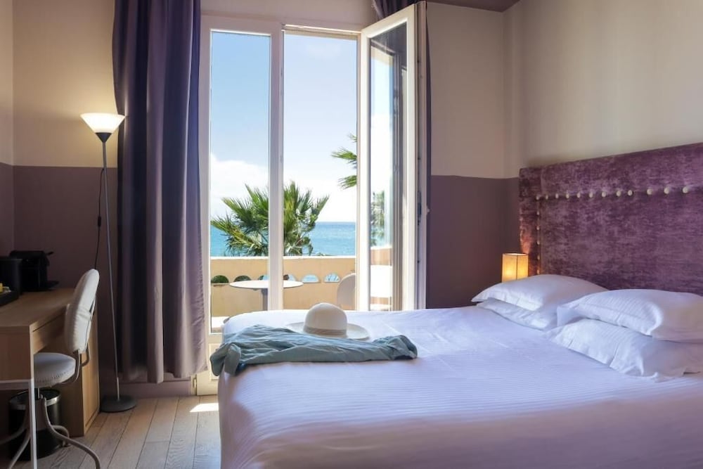 Deluxe, Queen Bed, Sea View, Balcony