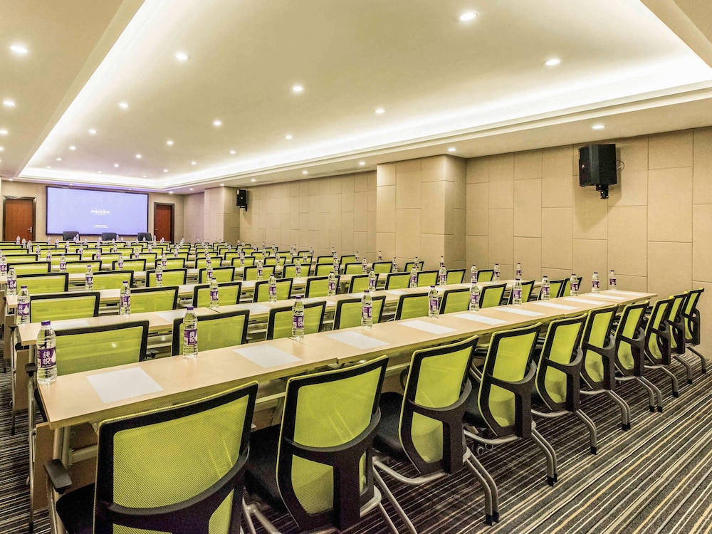 Mercure Chongqing Downtown 66/73