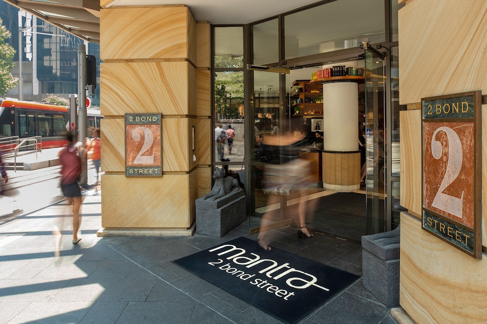 Mantra 2 Bond Street Sydney 11/62