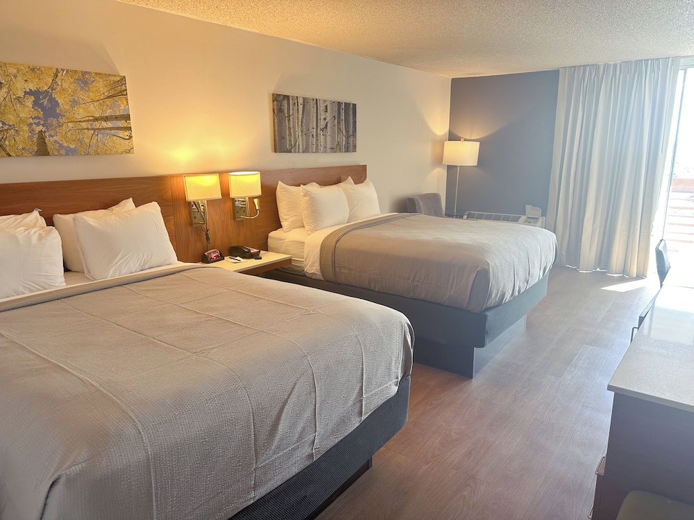 EFFICIENCY, 2 DOUBLE BEDS