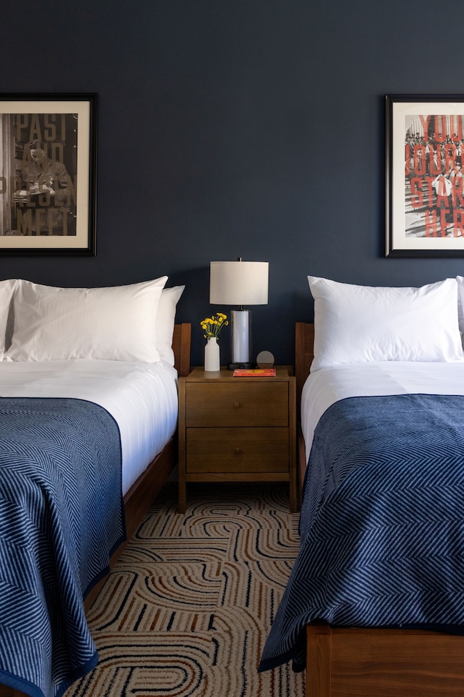 The Courier Hotel 29/50