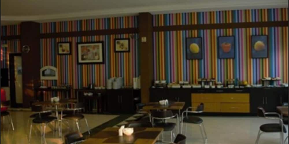 Delcas Hotel 50/68