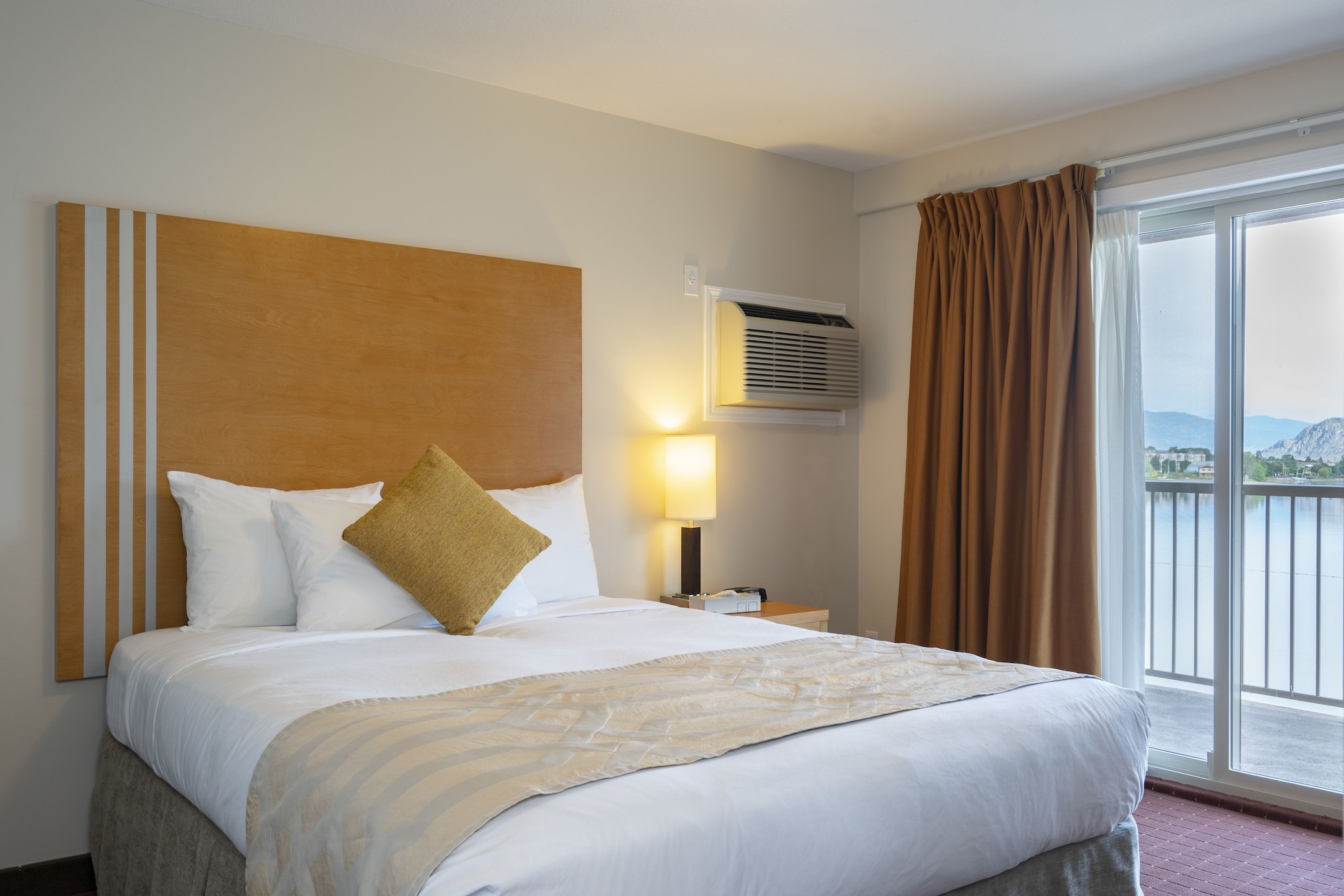 Coast, Superior, King Bed, Beach View