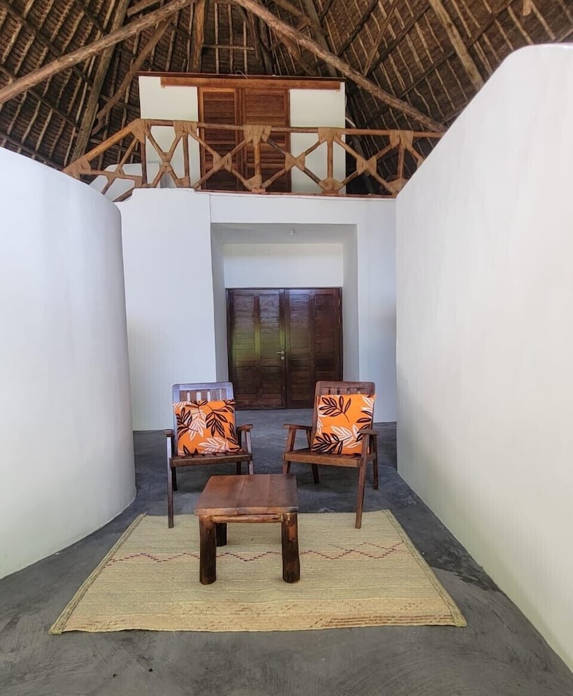 Unguja Lodge 22/50