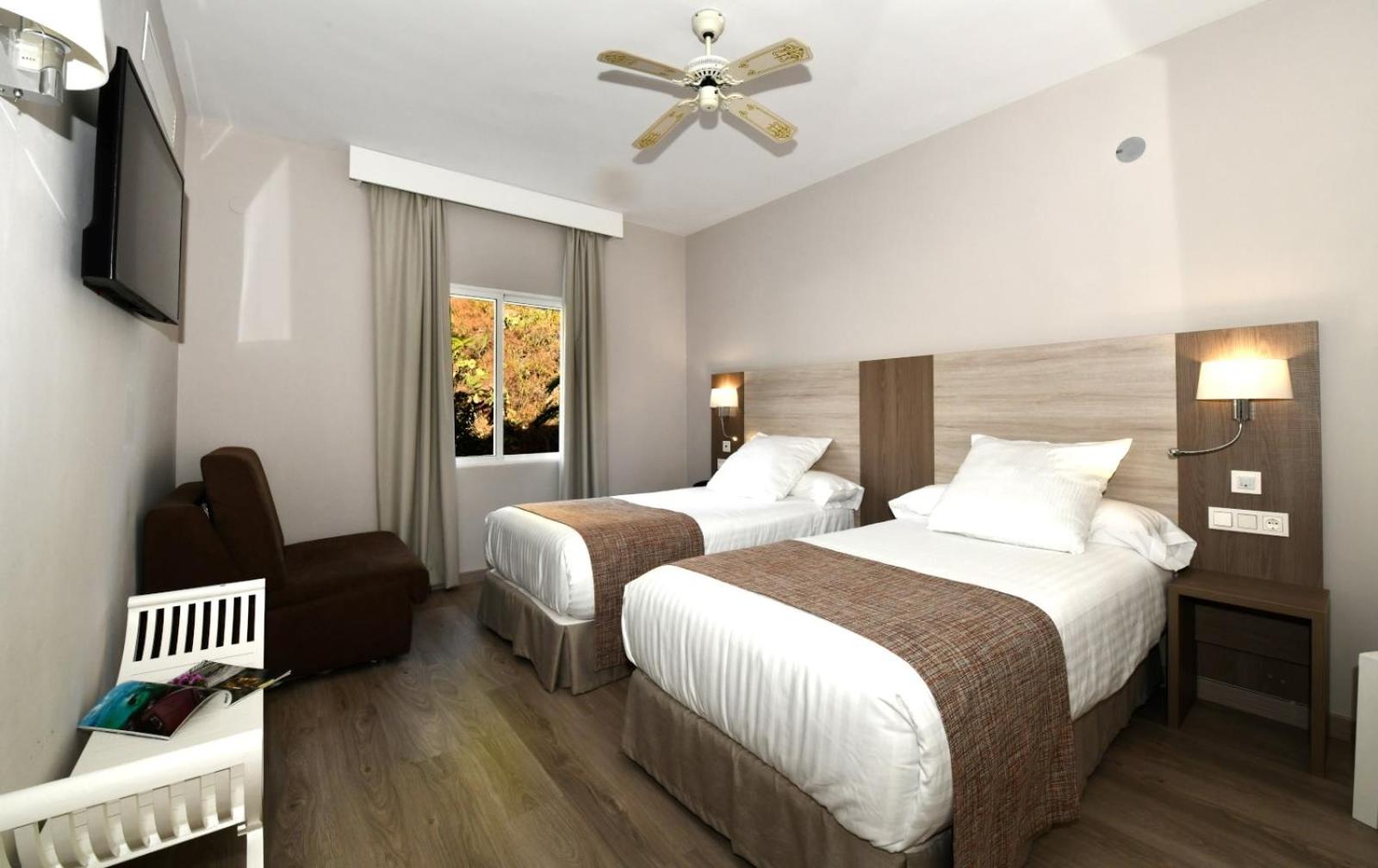 Standard, Twin Beds