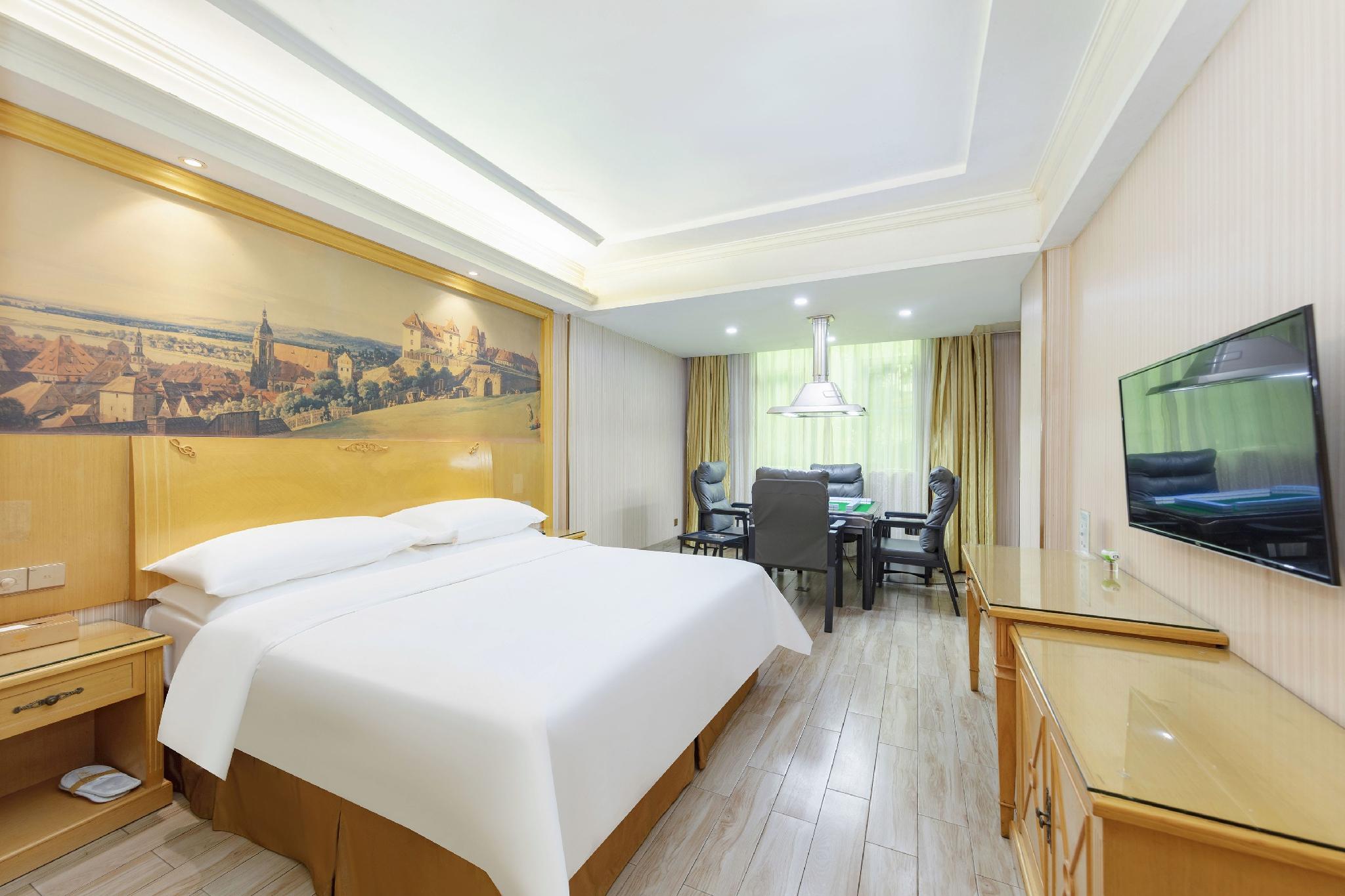 Vienna Hotel (Huizhou Railway Station) 17/35