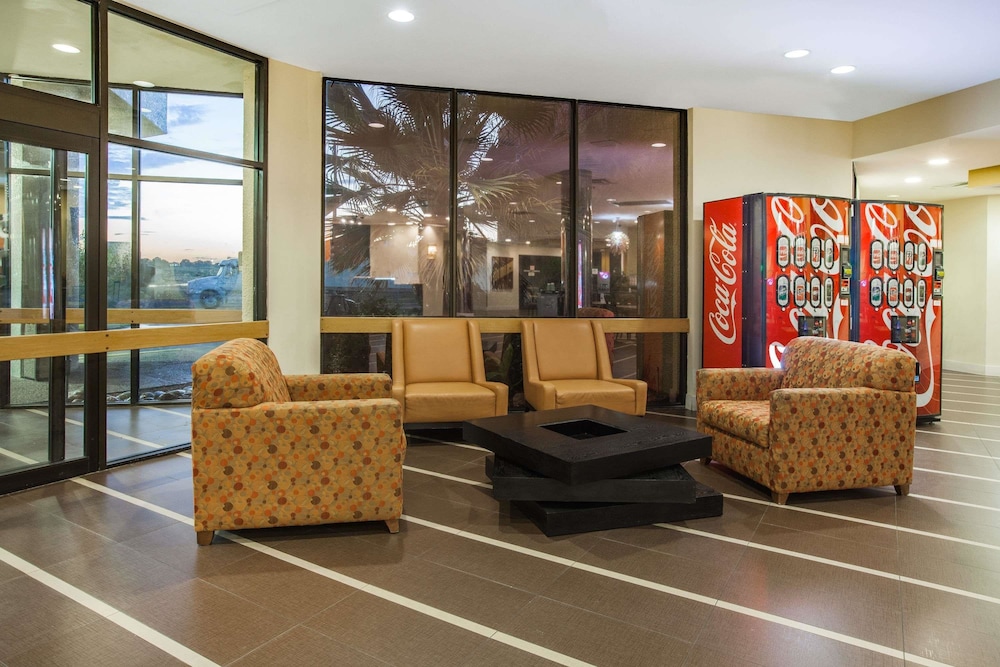 Days Inn By Wyndham Sherman 34/54