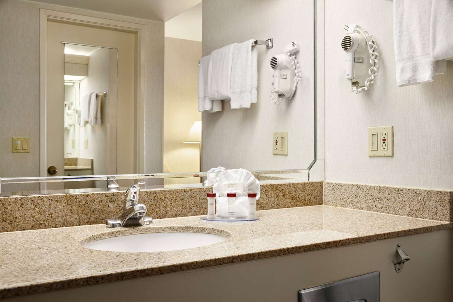 Ramada By Wyndham Costa Mesa/Newport Beach 38/38