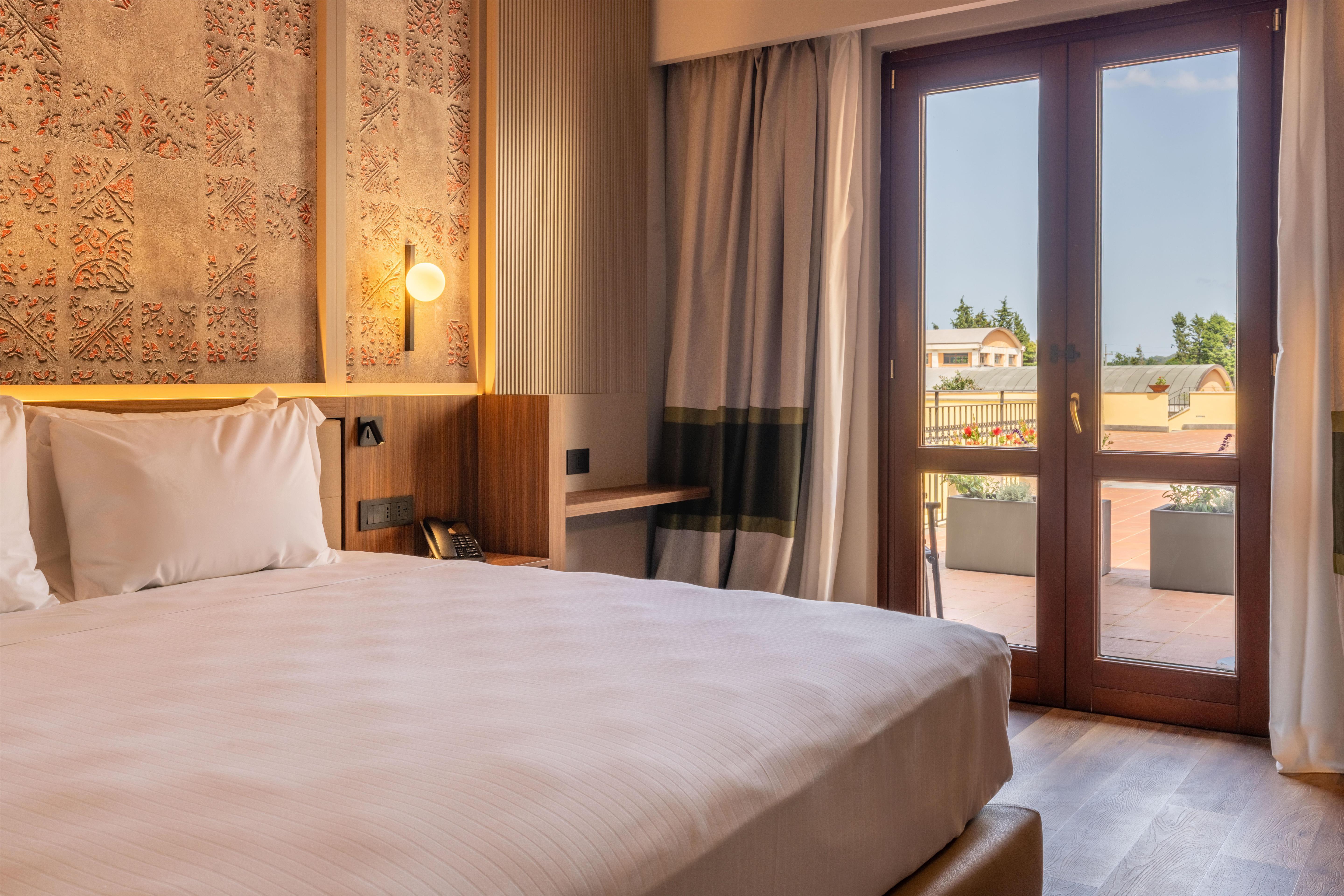 Guest Room, King Bed, Balcony or Terrace