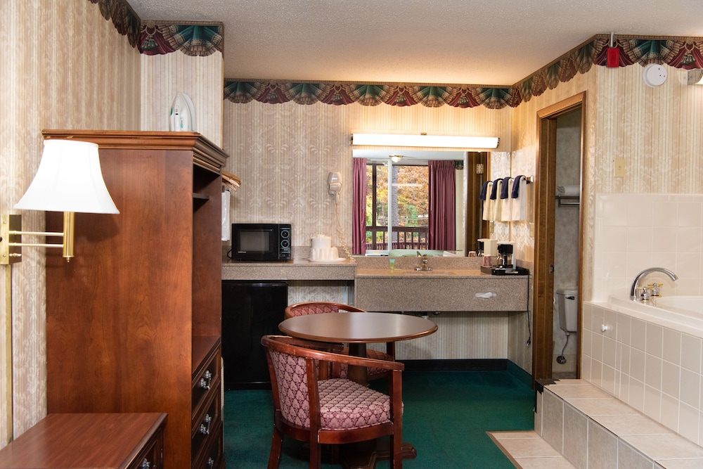 Ozarka Lodge Eureka Springs 7/28