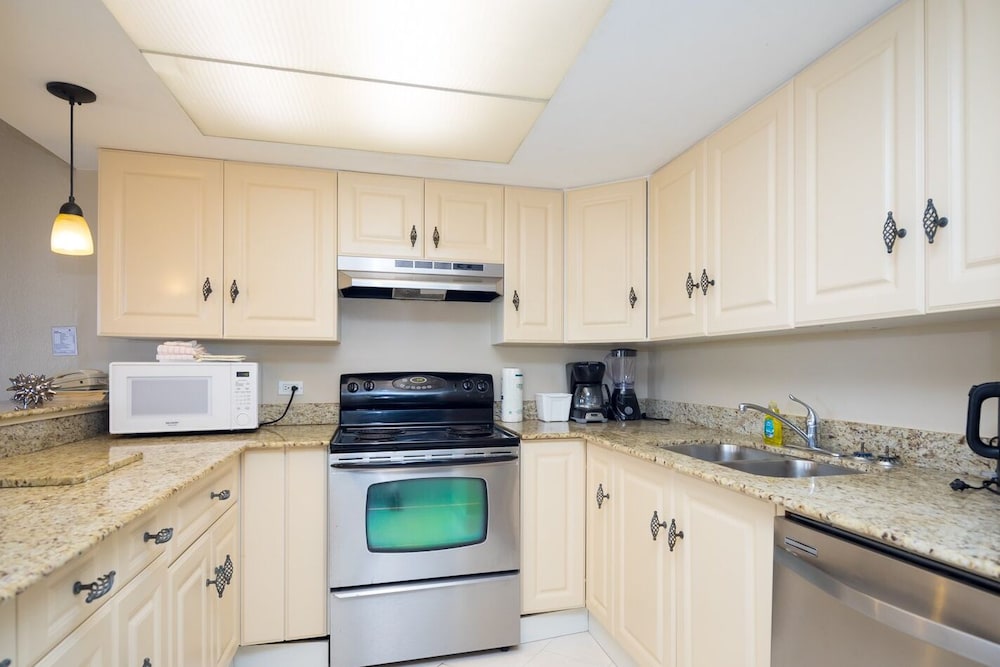 Ocean Reef Yacht Club Resort 63/75
