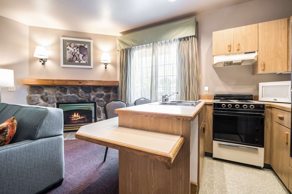 Quality Inn & Suites Bainbridge Island 29/62