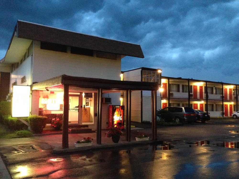 Imperial Motel 7/32