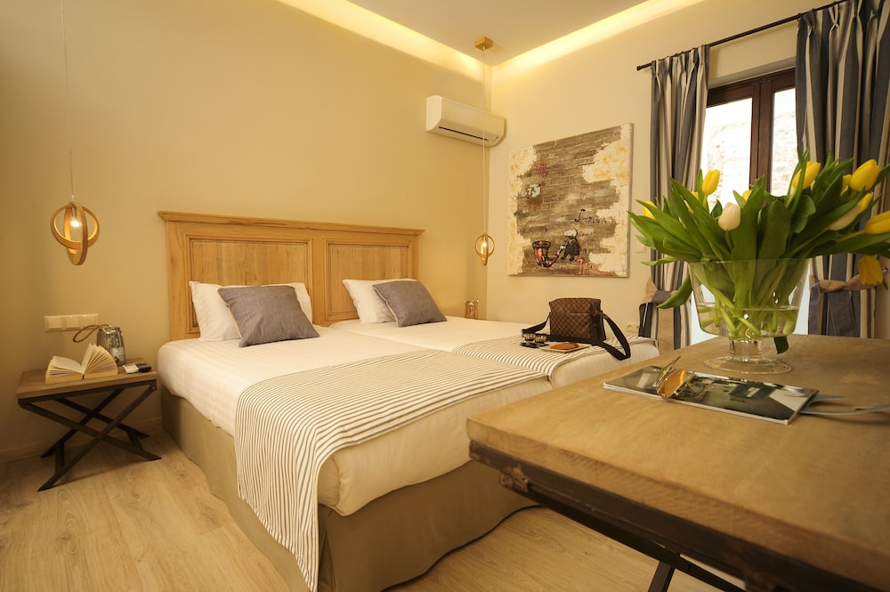 Superior, Queen Bed, Pepi Boutique Hotel 2/10