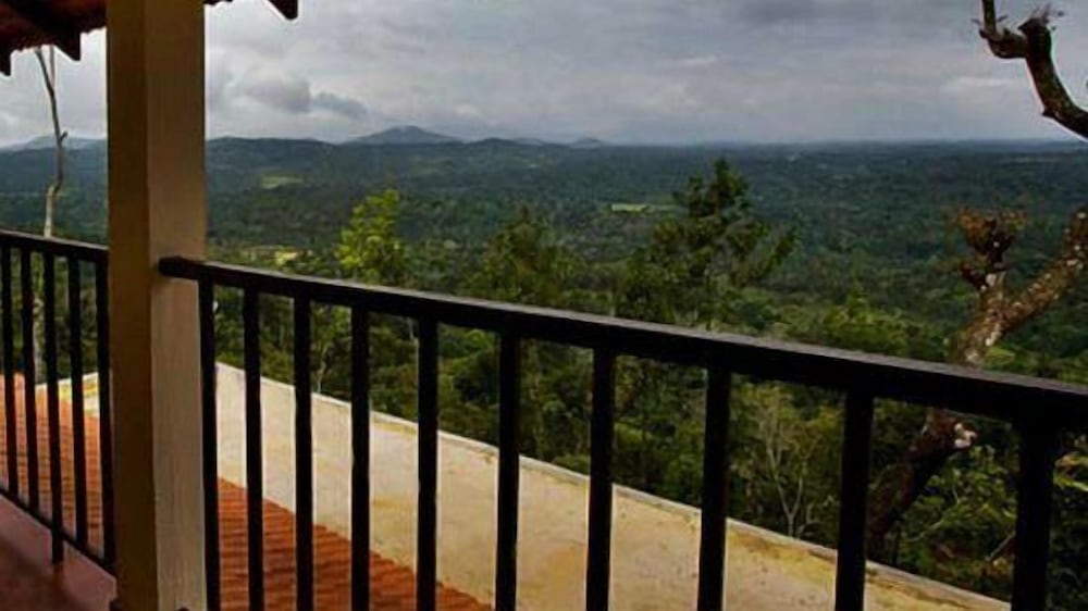 PORCUPINE CASTLE RESORT 24/26