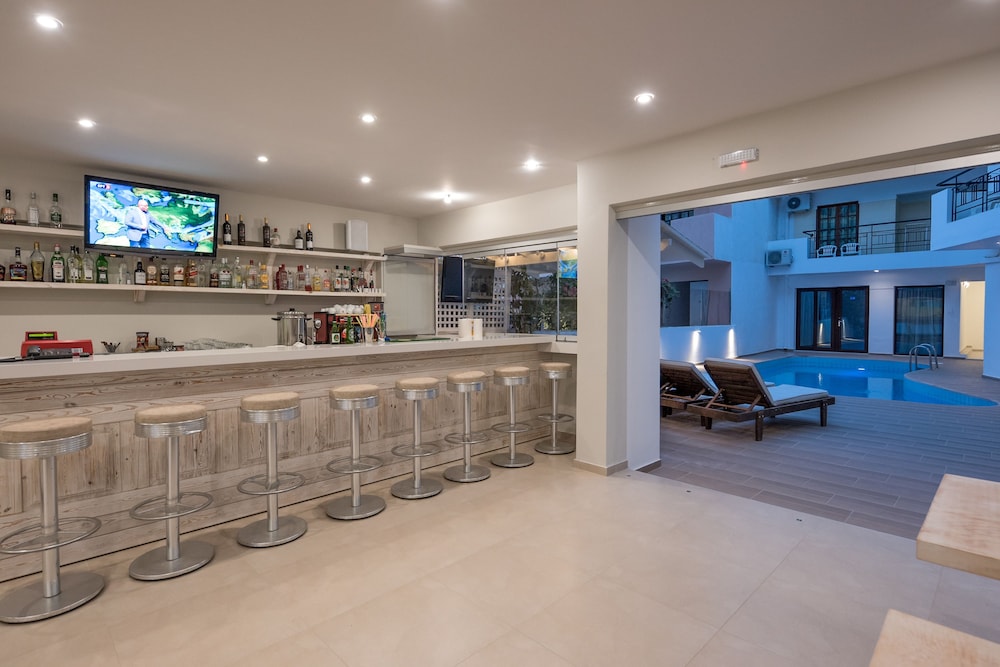 Artemis Hotel Apartments 10/50