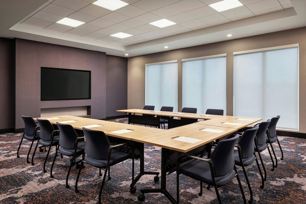 Fairfield Inn & Suites by Marriott Chilliwack 30/37