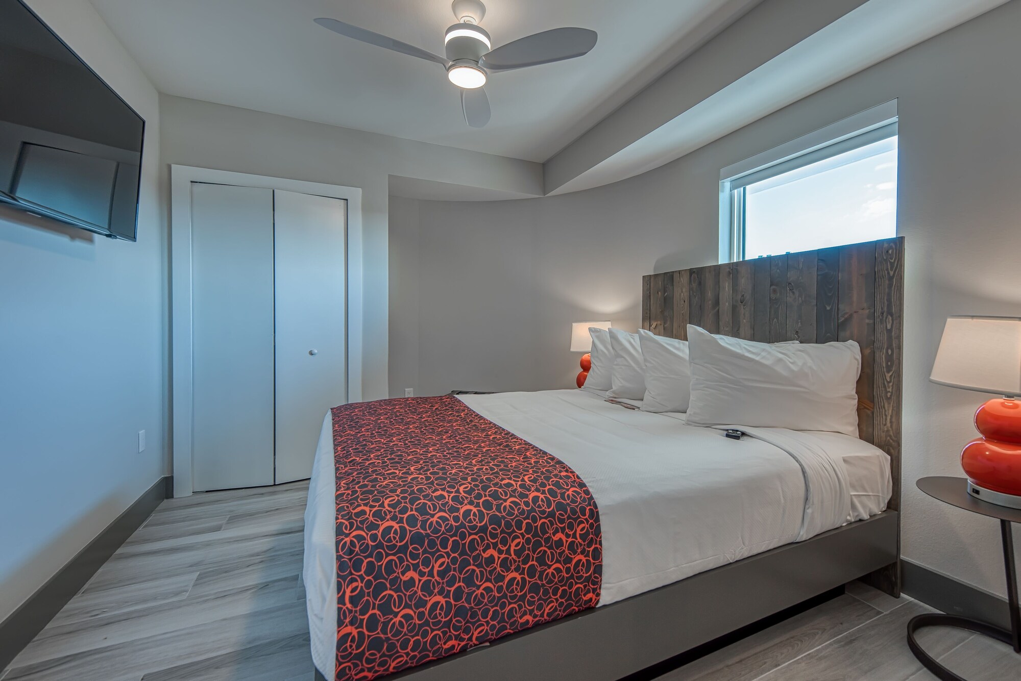 2 Bedrooms, Suite, King and Queen Bed, Bay View