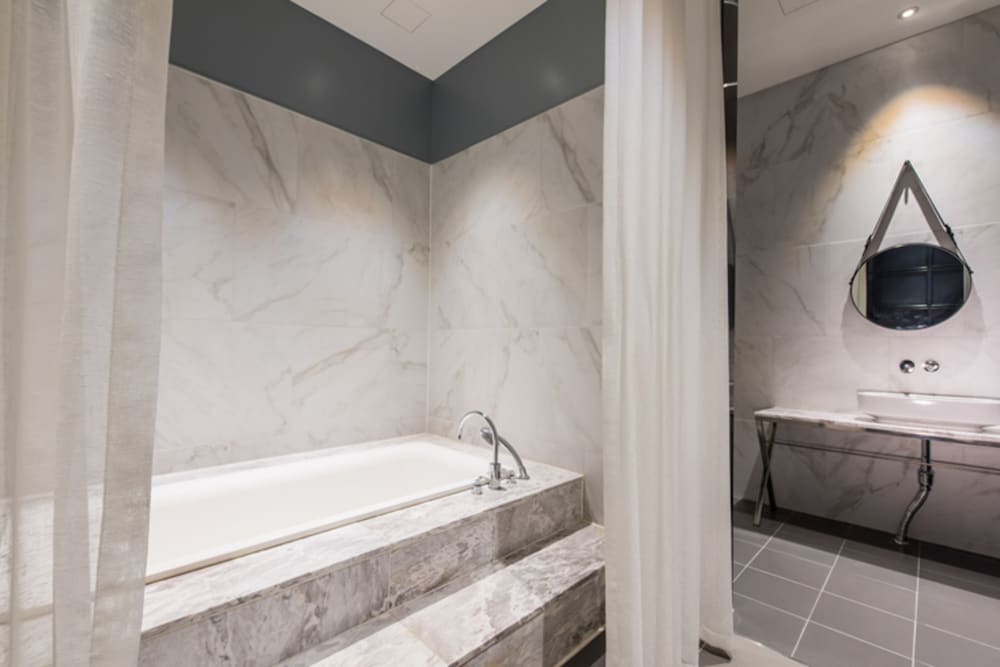 Party, Junior Suite, 3 Double Beds
