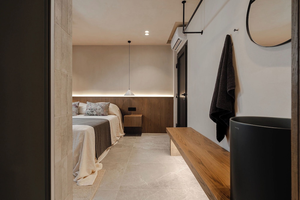 Emery Boutique Apartments 23/50