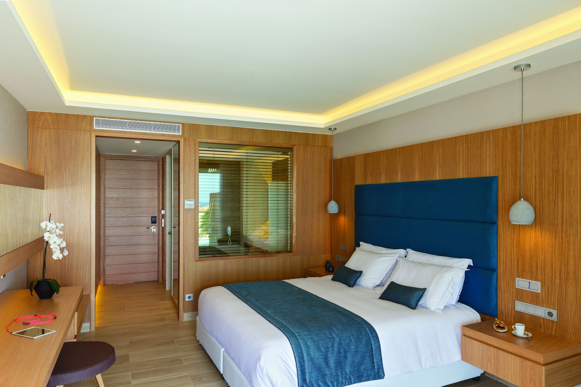 Swim Up, Deluxe, Queen Bed, Lateral Side Sea View