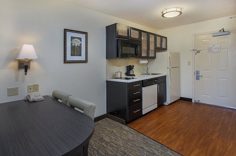 Candlewood Suites Louisville Airport, an IHG Hotel 23/39