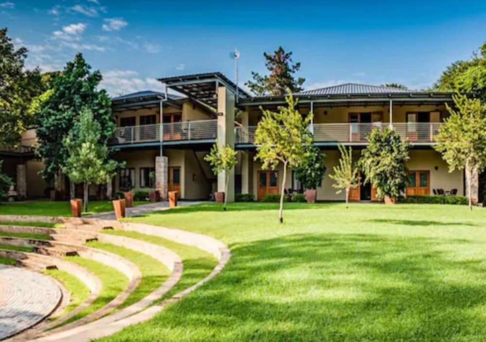 Willows Boutique Hotel 25/27