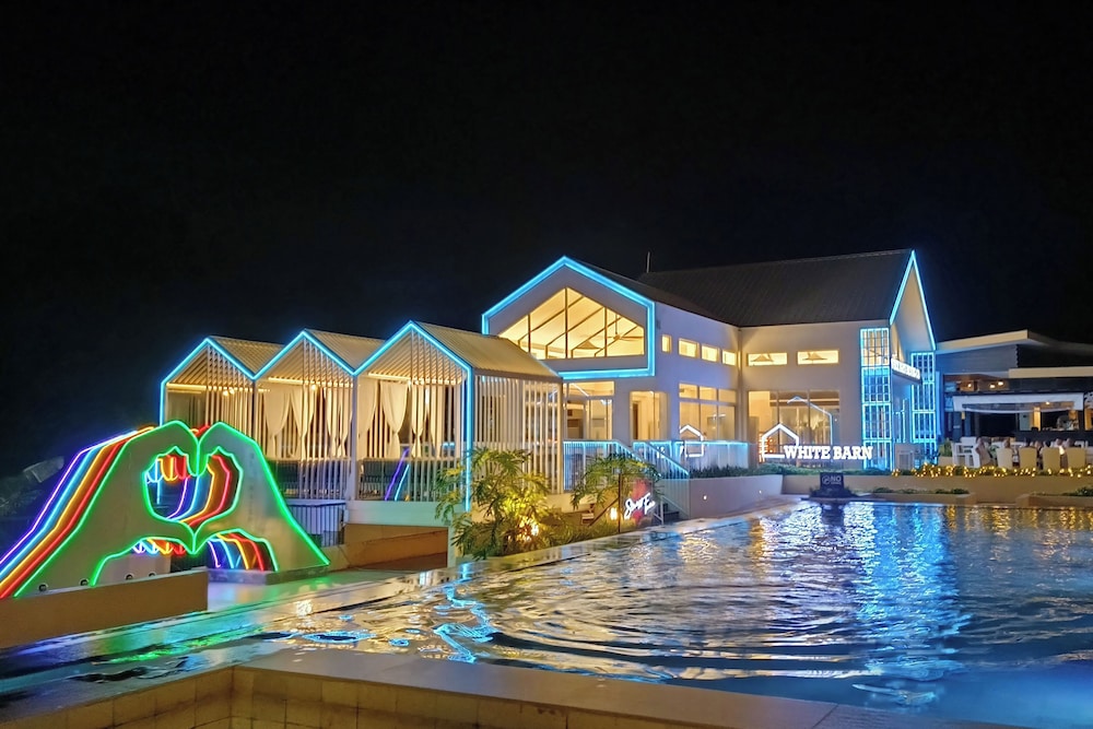 Fairways And Bluewater Newcoast Boracay 67/76