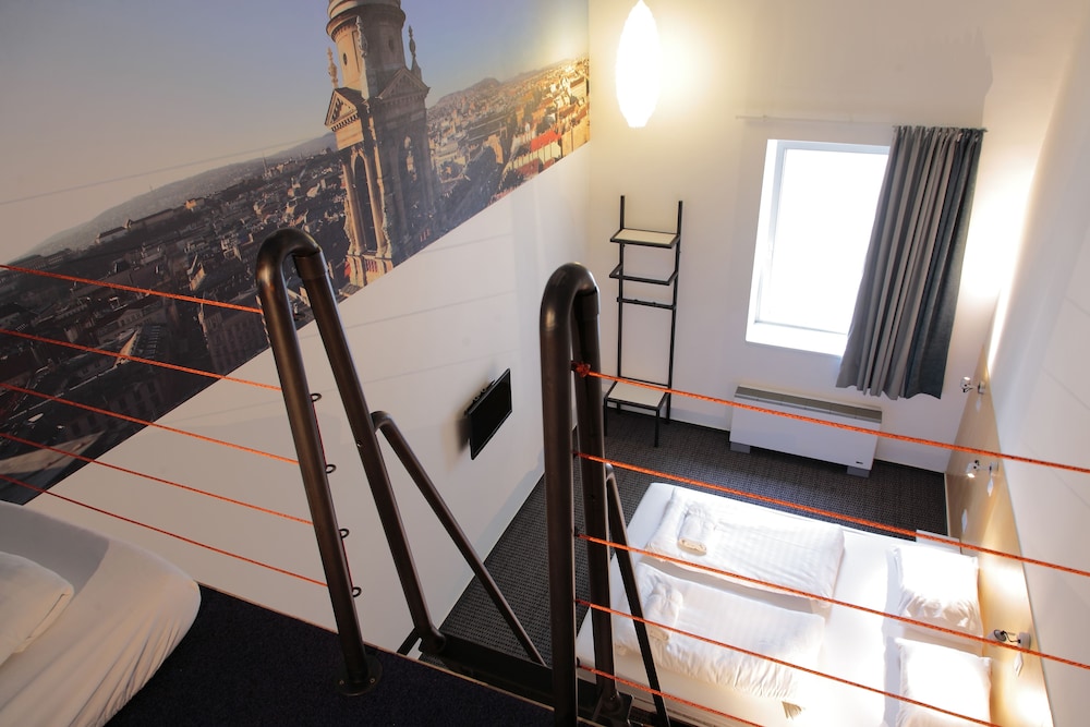 Maverick City Lodge Hostel 30/60