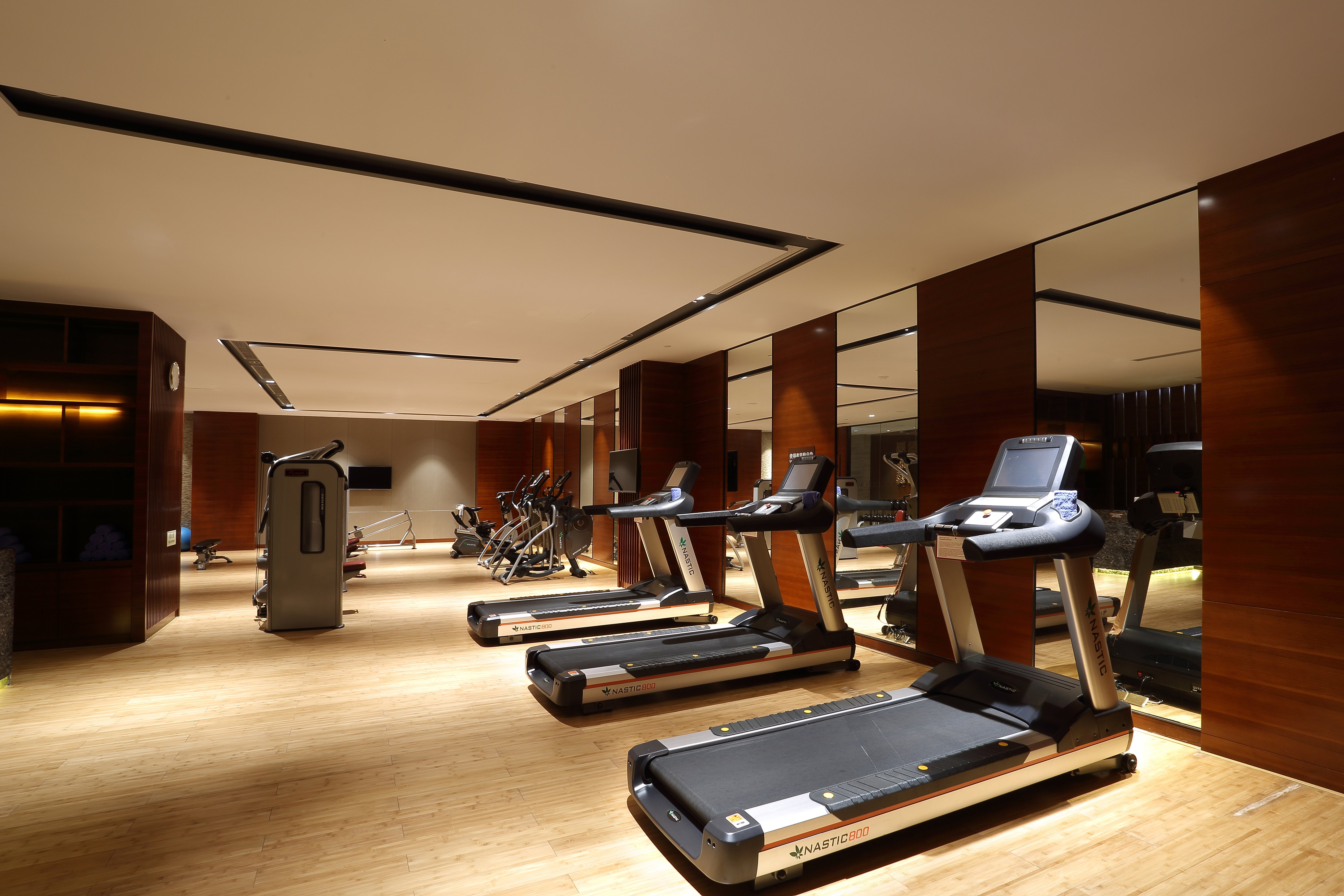 HUALUXE YANGJIANG CITY CENTER 45/79