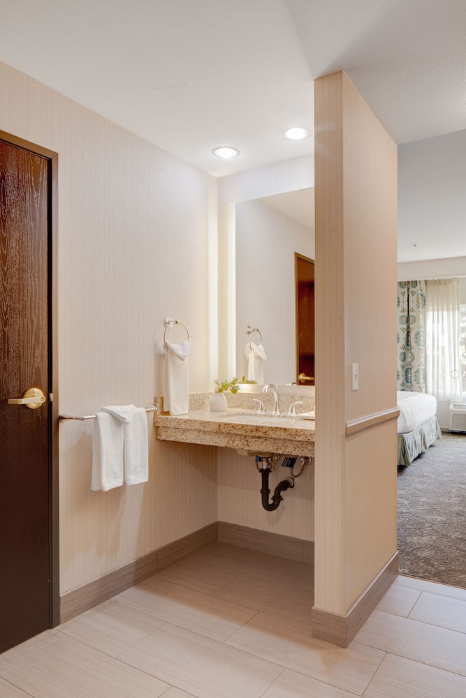 Ayres Inn Corona East 18/46