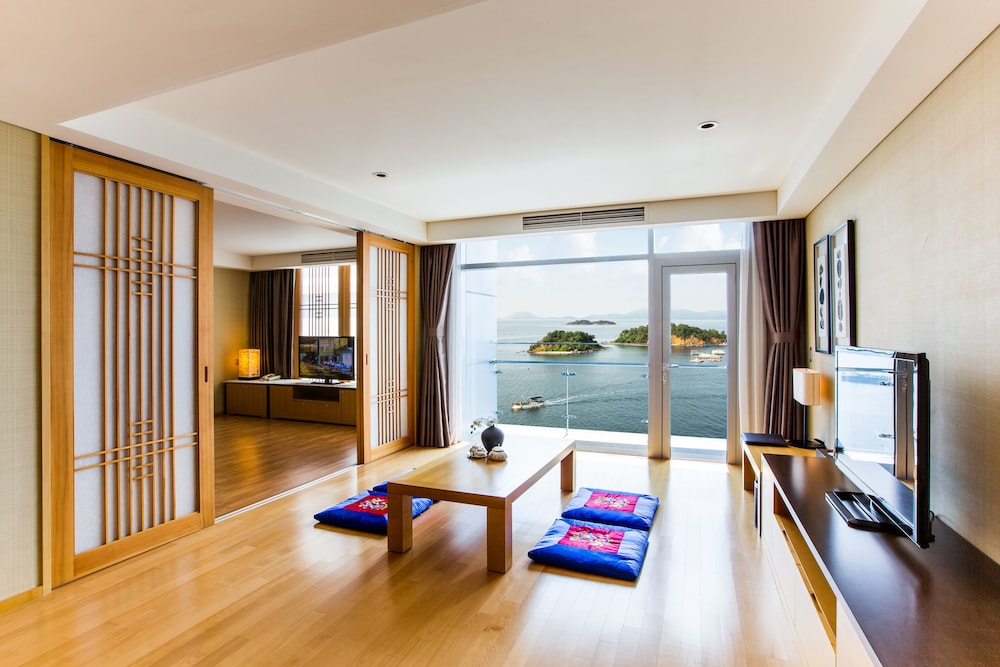 Hidden Bay Hotel 48/69