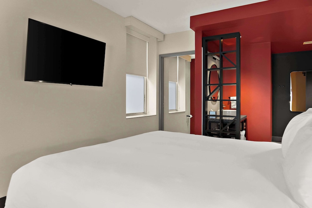 CityFlatsHotel - Port Huron, an Ascend Collection Hotel 34/40