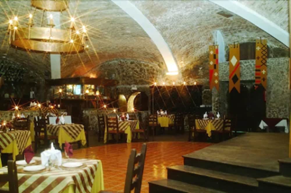 Hotel Castillo Santa Cecilia 53/70