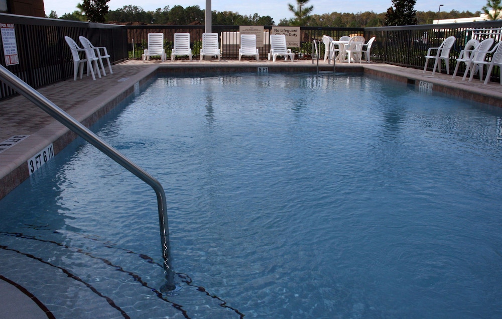 Hampton Inn & Suites Orlando-John Young Pkwy photo1