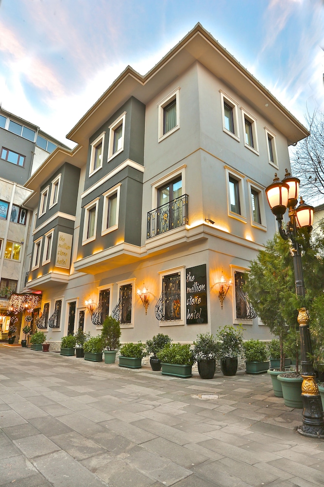 The Million Stone Hotel 3/54