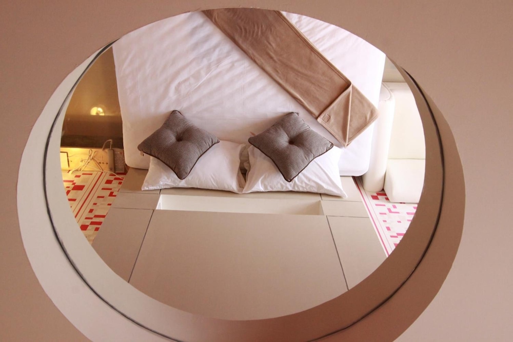 Bearing 26 Hotel 15/37