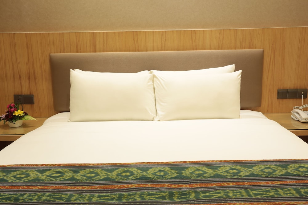 Imperial Riverbank Hotel 13/30