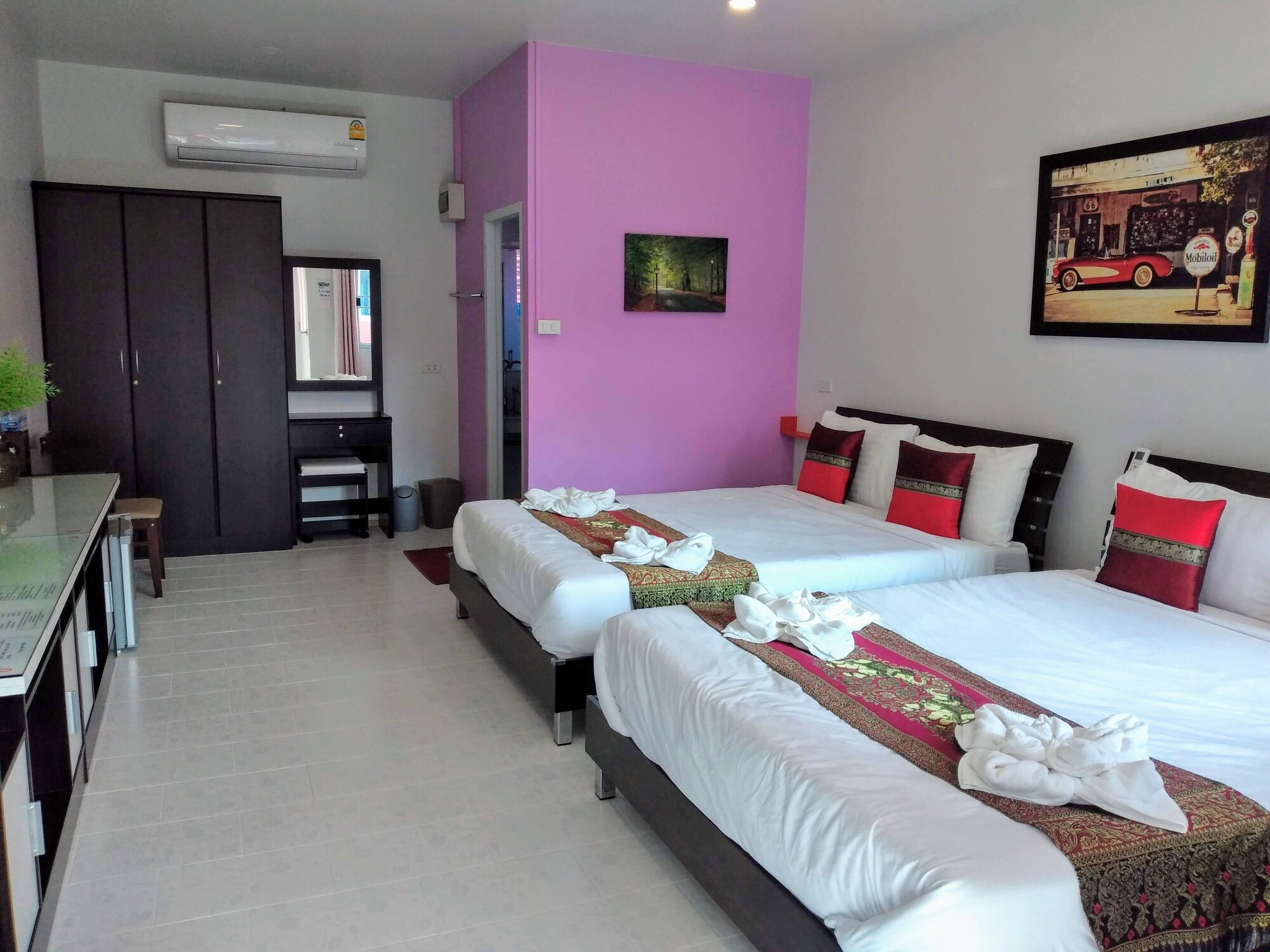 ROOM, QUADRUPLE, GARDEN VIEW