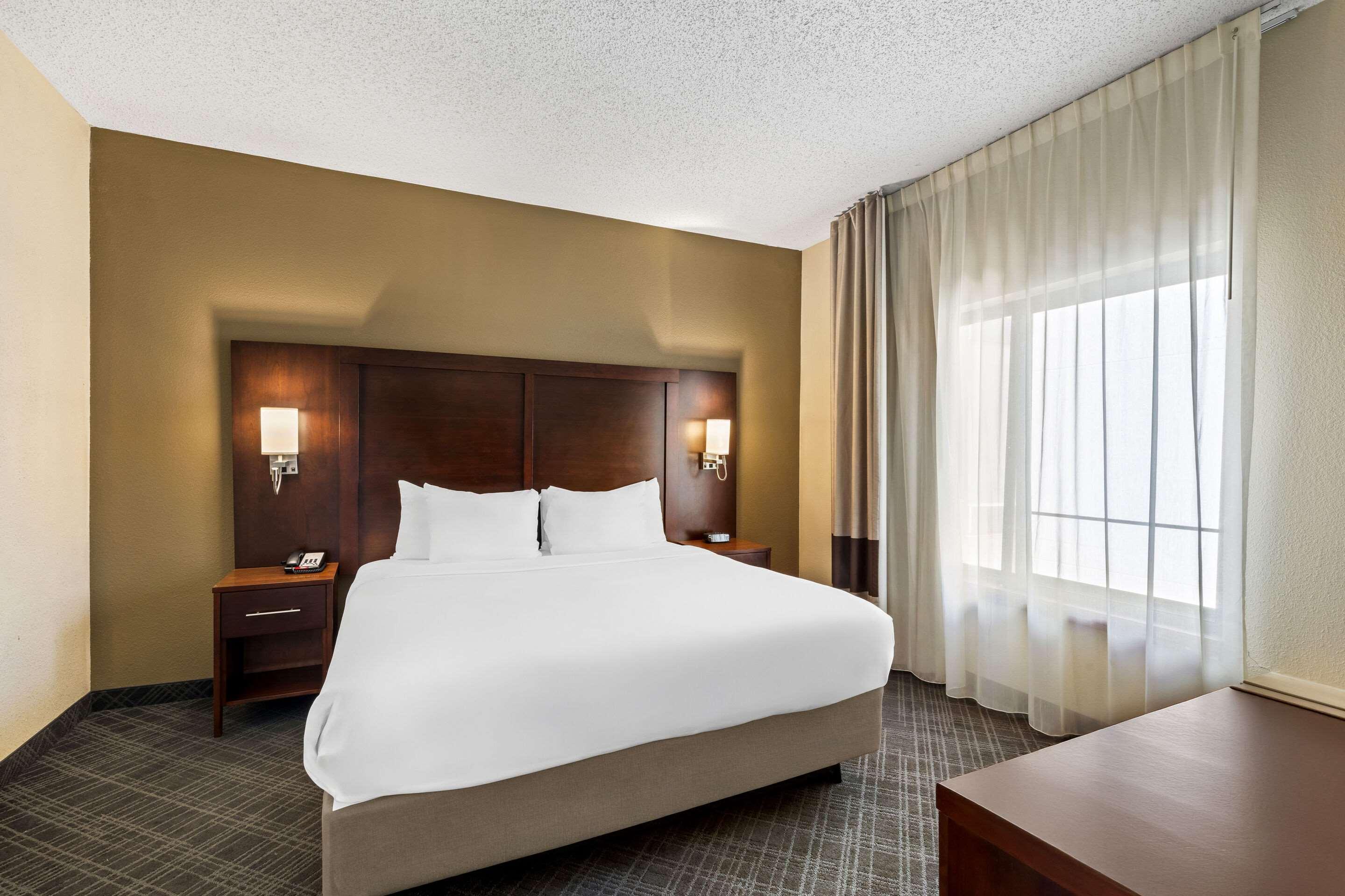 جناح بسرير كينج، Comfort Inn Roswell-Dunwoody 2/4