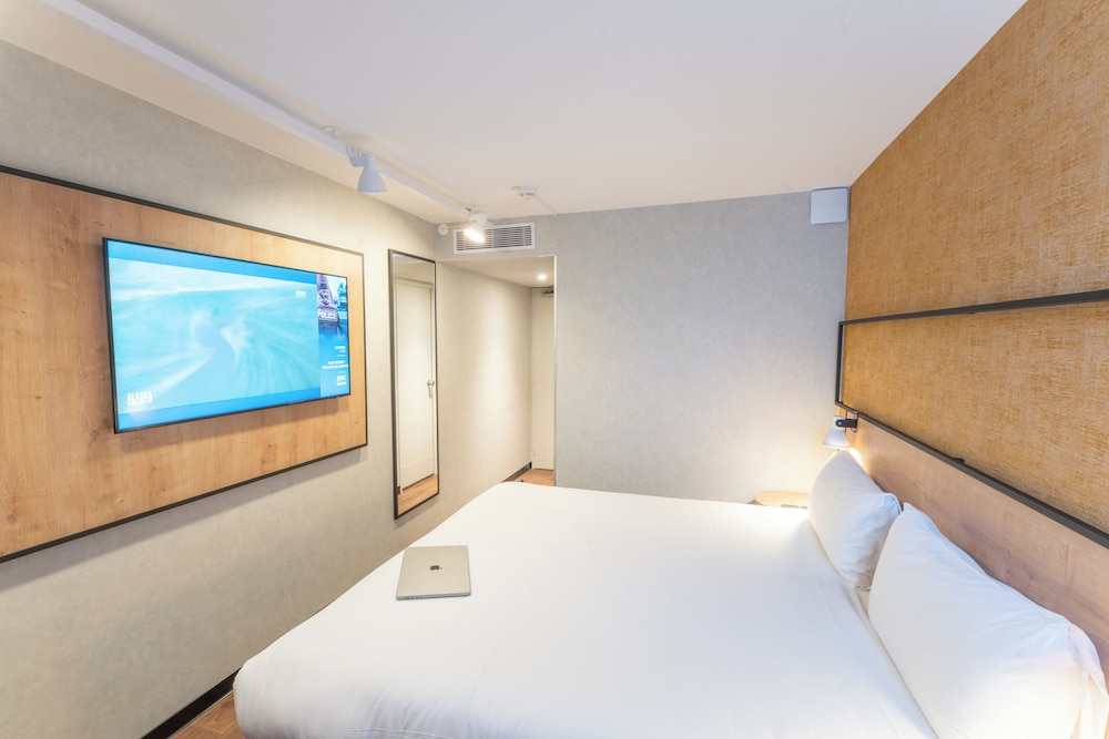 Kyriad Paris Nord Porte de Saint Ouen Formely Alliance Hotel Paris Porte de Saint Ouen 15/50