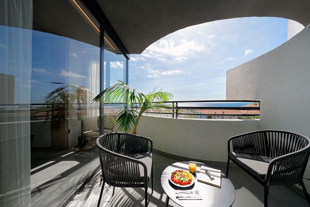 HOVIMA Suites Costa Adeje 52/64