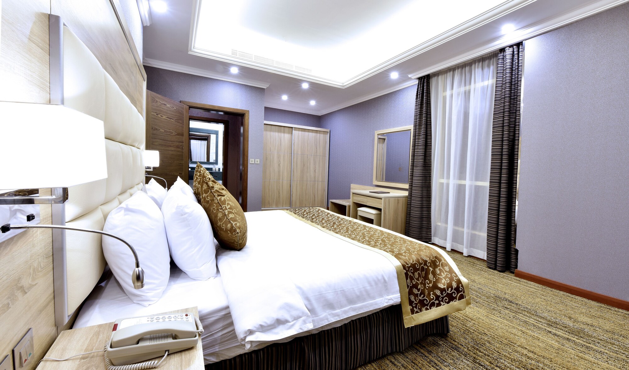 غرفة قياسية بسرير كينج بإطلالة على المدينة، فندق إيريديوم 70(Iridium 70 Hotel) 5/6