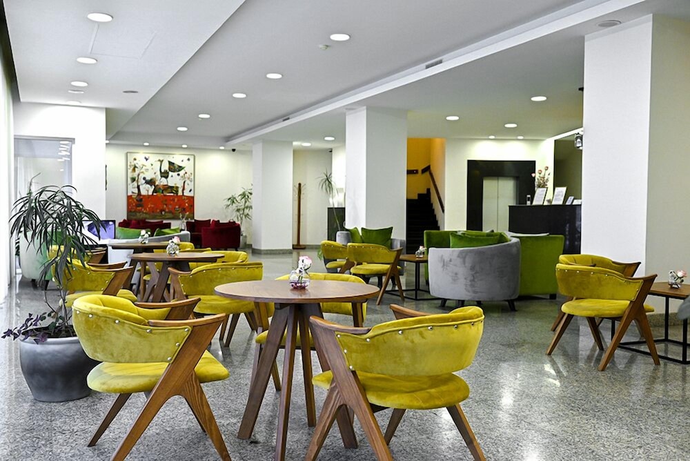 EUROPE HOTEL 38/55