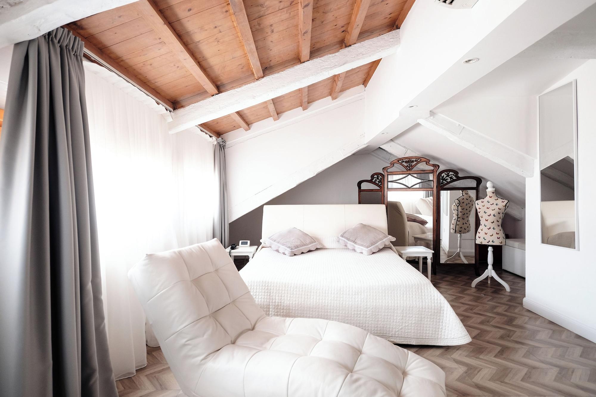 Deluxe, Double Bed